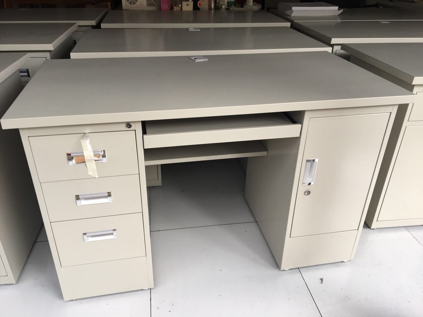 Chengdu Steel desk Desk Tin The computer table thickening With drawers Staff position Gatekeeper Registration Deskin the Business/Office Furniture , Office Furniture , Desk , Office Computer Desk category - from Buy2taobao.com to provide professional Taobao agent buy service