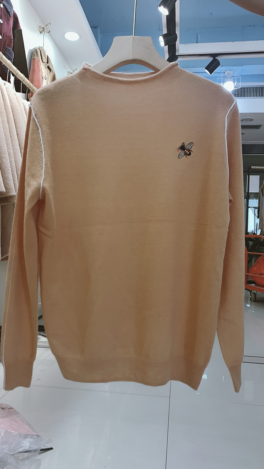 Specials will not be returned Embroidery bee 50% Cashmere sweater Feel goodin the Women's clothing/Boutique , Sweaters category - from Buy2taobao.com to provide professional Taobao agent buy service