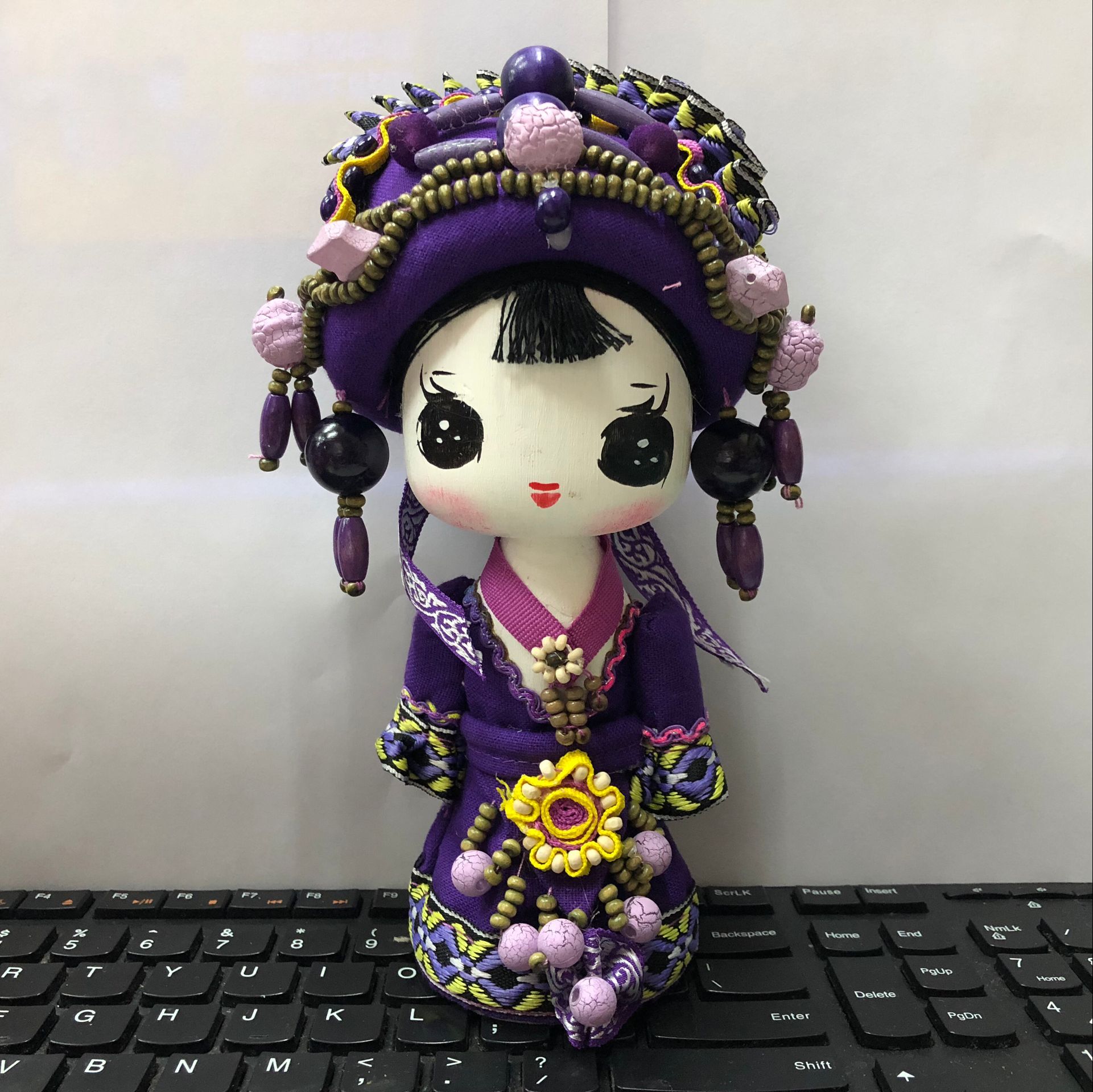 云南民族手工艺品 玩偶公仔木偶人偶 屋内装饰品摆 民族娃娃女在类目 特色手工艺, 地区民间特色手工艺, 其他中 - 来自Buy2taobao.com提供专业的淘宝代购服务