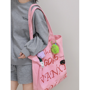 韩国慵懒大容量包包女粉色，涂鸦字母帆布袋学生通勤斜挎单肩帆布包