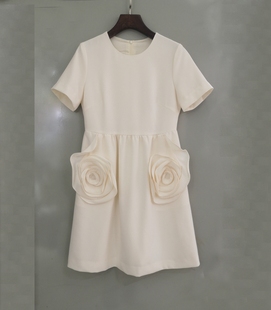 法式手工立体玫瑰花朵，显瘦高腰连衣裙高级感轻奢，简约优雅时尚裙子