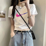 韩版学院风简约短袖t恤女夏设计感小众时尚显瘦辣妹露脐短款上衣