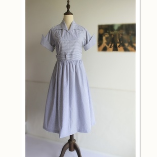 原创设计罗马假日风格50年代素色灰白细条纹大摆尖领复古连衣裙