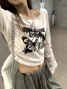 美式复古蝴蝶字母印花长袖T恤女秋冬辣妹潮牌设计感做旧短款上衣