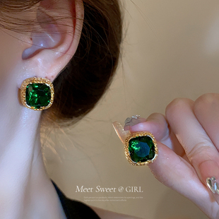 复古祖母绿耳钉高级感轻奢小众独特耳环2024绿色，宝石耳饰