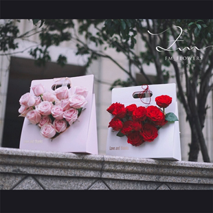 鲜花袋七夕玫瑰花束，包装盒插花袋爱心形手提花盒，花篮纸质花盒