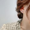 四爪耳钉小众设计网红耳饰女防过敏银针韩国时尚耳环2023年潮