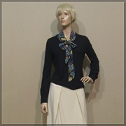 女装依兰elanie深蓝色圆领羊毛，蚕丝混纺长袖，针织衫秋冬季