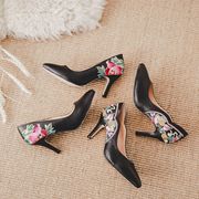 黑色小皮鞋花朵白月光(白月光，)传统绣花纯羊皮古朴刺绣茶服细跟单鞋