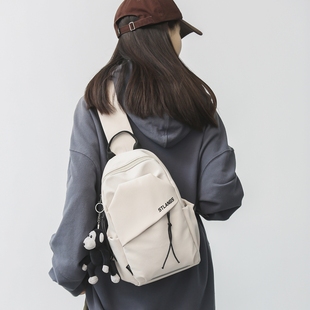 斜挎包包女2024旅行背包，女款运动登山挎包，轻便胸包旅游休闲包