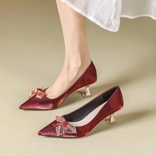 红色绸缎婚鞋女细跟法式3厘米，小跟不累脚宴会配礼服伴娘尖头单鞋