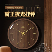 霸王钟表挂钟客厅，家用时尚2024新中式木纹，石英钟日历挂墙时钟