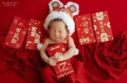 红色新年主题新生儿拍照道具影楼，婴儿满月照，摄影裹布毯子帽子衣服