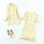 女装大码长袖中长款西服+荷叶摆连衣裙，淡黄色薄套装