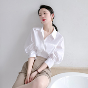 白色衬衫女夏款半袖设计感小众高级感职业翻领泡泡袖宽松中袖衬衣