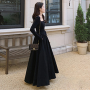 黑色法式长袖赫本风收腰长裙，冬季女式棉质高级感春秋设计感连衣裙