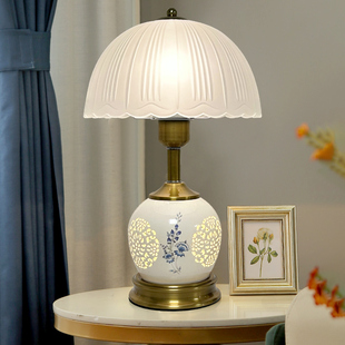 陶瓷台灯卧室创意床头柜，简约现代家用温馨结婚婚庆房间装饰灯