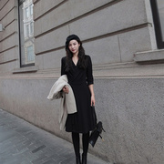 欧洲站2024年春装法式复古高级感气质长裙职业收腰黑色西装连衣裙