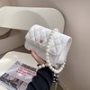 珍珠链斜挎包2021设计感潮女生时尚白色小香女夏链条单肩包包