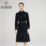 MEDECOO/墨蒂珂2021秋季修身气质衬衫领长袖女士灯芯绒连衣裙