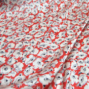 红色底白灰密集花朵素绉缎连衣裙，衬衫半身裙桑，蚕丝服装布料面料