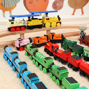 儿童木质磁性火车组合套装木制磁铁手推车头车厢益智滑行小车玩具