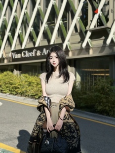 lovingu看起来很松弛的一套 韩国的超大伞裙+薄款上衣