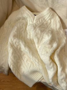 白色v领麻花套头毛衣女(毛，衣女)秋冬季外穿软糯慵懒风加厚针织衫上衣