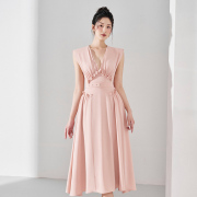越南小众CHARM 2023年夏季宽松淡雅粉色深v无袖垂感连衣裙