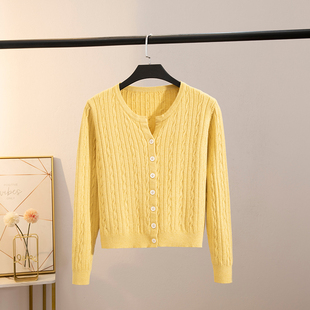 秋冬季麻花圆领开衫修身短款浅黄色保暖外套高品质时尚毛衫上衣棉