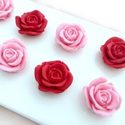 立体玫瑰花蛋糕装饰七夕情人节红玫瑰花瓣西点，可食用爱心巧克力包