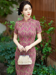 格子旗袍中长款2024年春优雅粉色中年妈妈时尚，新中式日常可穿