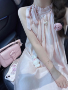 高级感粉色绸面挂脖吊带连衣裙女夏季法式温柔风气质宽松雪纺裙子