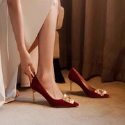 红色婚鞋女2024不累脚高级感秀禾服新娘鞋中式绒面高跟鞋结婚