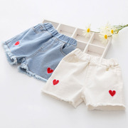 女童白色牛仔短裤，2023夏季韩版时尚儿童宝宝，爱心热裤子洋气