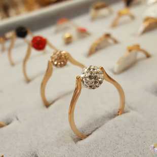 韩版时尚个性18k镀玫瑰金指环(金指环)转运珠女款钛钢，戒指满钻不掉色尾戒