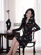 dvf2023早春连衣裙艺术，人脸印花亚光针织，衬衫裙sheska