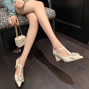 白色玛丽珍鞋2023尖头粗跟t型，带水钻扣高跟鞋法式气质单鞋女