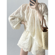 刺绣白色蕾丝套装女夏季欧货时尚减龄天丝防晒上衣休闲短裤两件套