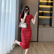 名媛夏装圆领短袖过膝针织连衣裙红色条纹裙修身显瘦包臀长裙