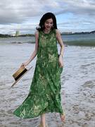 2024波西米亚沙滩连衣裙女夏海边度假绿色碎花无袖长裙气质慵懒感