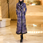 紫色羽绒服女中长款2023年秋冬季时尚，白鸭绒(白鸭绒)加厚复古印花外套