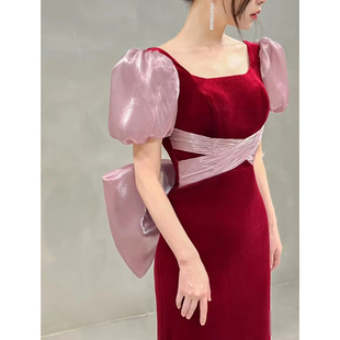 鱼尾敬酒服新娘2023秋季订婚高级感法式红色，丝绒晚礼服设计感