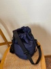 束口袋尼龙布面料单肩包女简易旅行大容量抽绳休闲水桶包