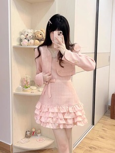 韩系甜美小香风粉色，奶系设计感泡泡，袖外套拼接花边蛋糕收腰吊带裙