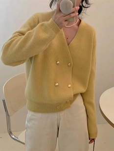 韩系设计感黄色双排扣针织，开衫女春季宽松时尚慵懒风外穿毛衣外套