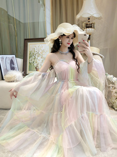 法式气质彩虹吊带裙仙女裙，2024春夏时髦褶皱，小性感露肩连衣裙