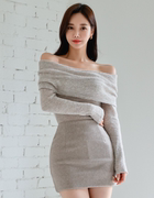 口橱韩国2023年冬款11.30气质一字领露肩上衣荷叶半身裙单买