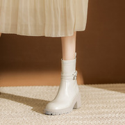 海伦馆春秋款欧美风靴子女2024白色，真皮短靴软皮小个子马丁靴