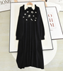 阔系の2023秋季时尚，撞色翻领花朵提花黑色，收腰显瘦长袖针织连衣裙